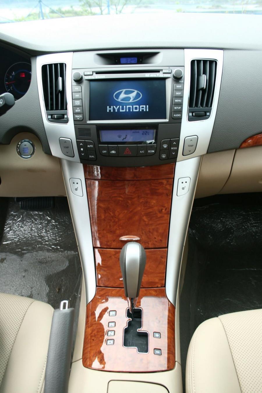  Hyundai Sonata Sedan 2008 года  (фото 3 из 15)